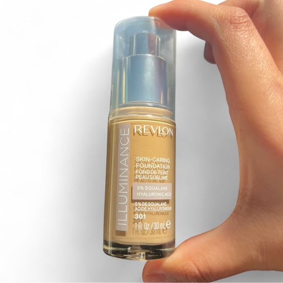 Revlon cool beige Liquid Foundation for Flawless Coverage - Picture 2 of 2